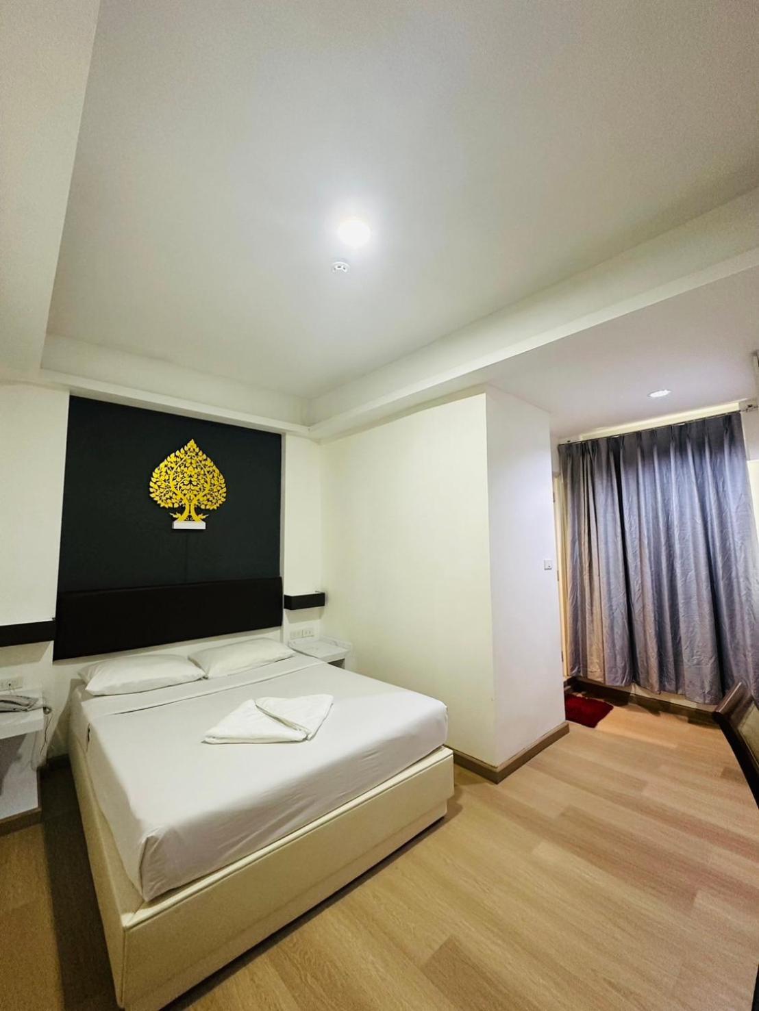 Royal Garden Home Hotel Bangkok Exterior foto