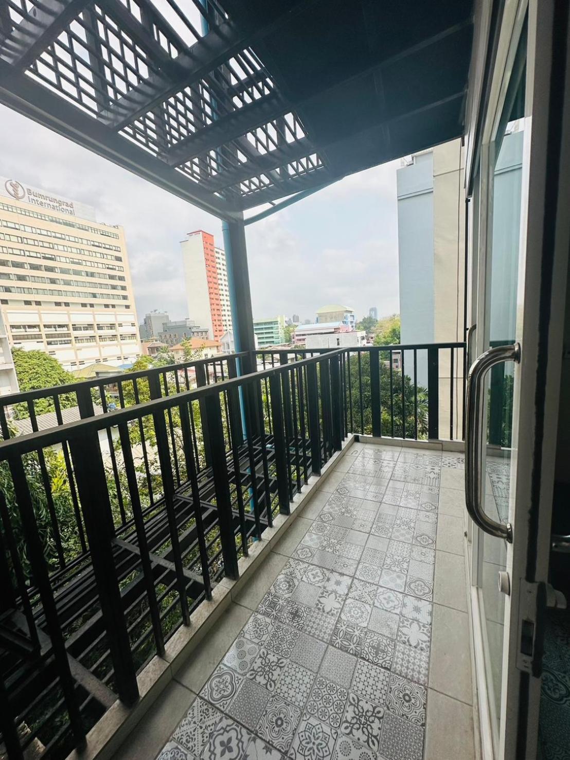 Royal Garden Home Hotel Bangkok Exterior foto